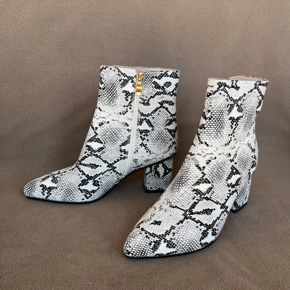 Wet Kiss Snakeskin Animal Print Ankle Boots Block Heel Pointed Toe Gold Zipper 9